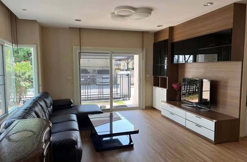 House with Shared Pool in Sukhumvit 